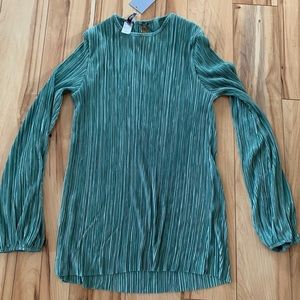 NWT Cute balloon sleeve top